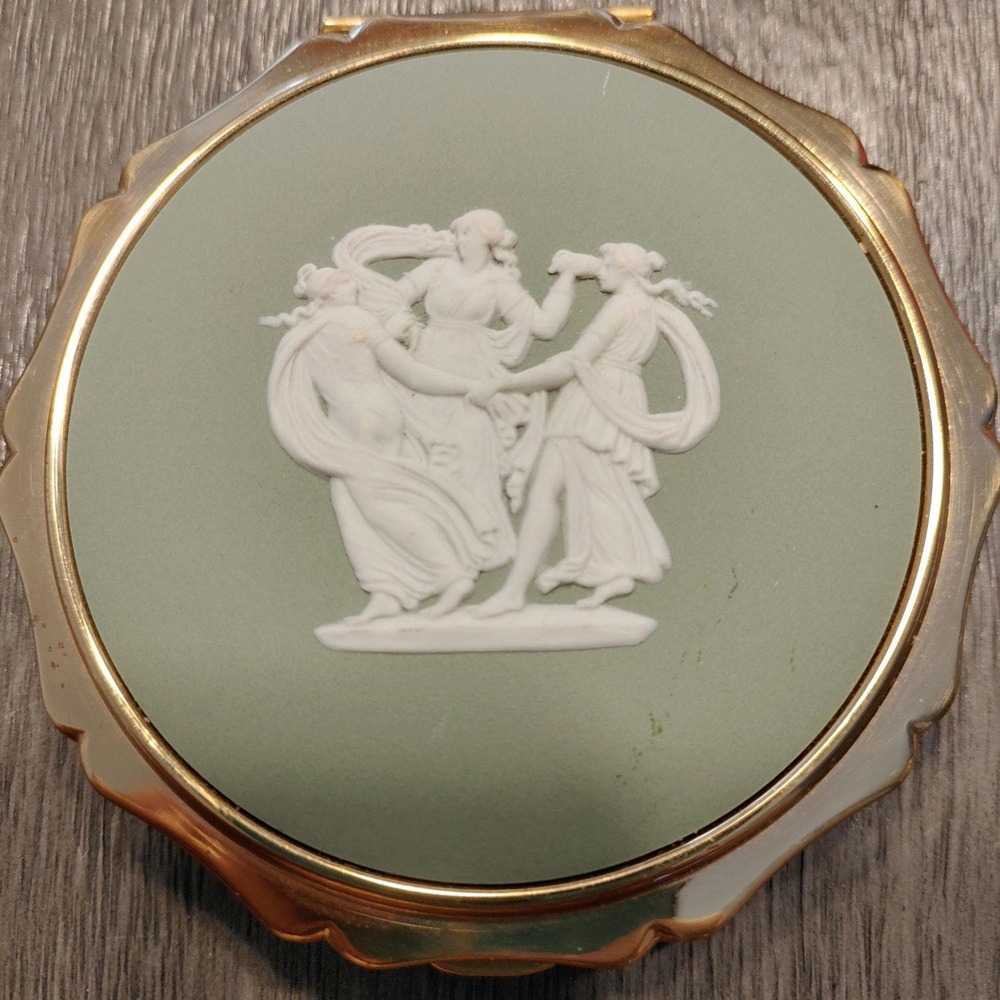 NEVER USED STRATTON CAMEO POWDER COMPACT